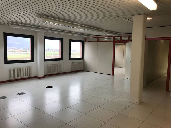 AFFITTASI A CADENAZZO SPAZIO COMMERCIALE DI CA. 130 mq 3