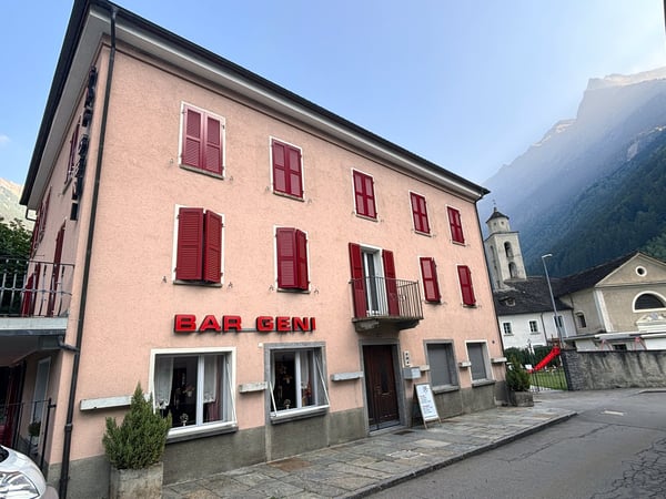 AFFITTASI A MESOCCO STORICO BAR GENI 1