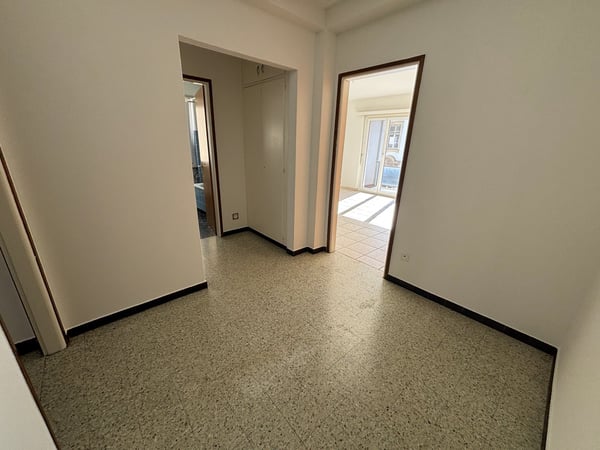 AFFITTASI LUMINOSO APPARTAMENTO DI 2.5 LOCALI - BELLINZONA CENTRO 3