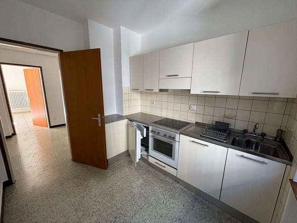 AFFITTASI LUMINOSO APPARTAMENTO DI 2.5 LOCALI - BELLINZONA CENTRO 5