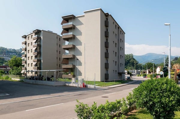 9500, Roggia, posteggio esterno 5