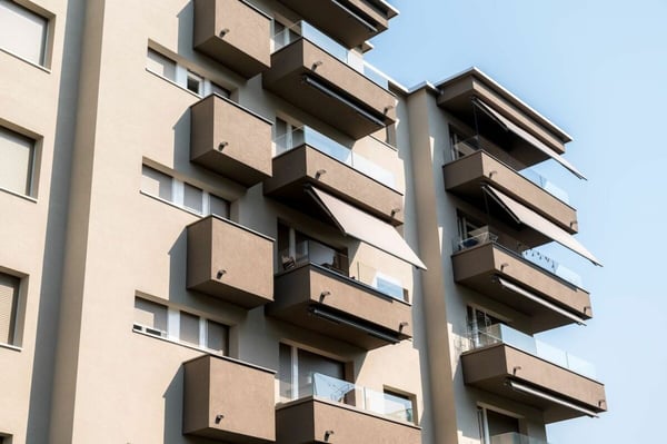 9500, Roggia, posteggio esterno 6