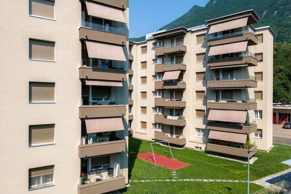 9500, Roggia, posteggio esterno 11