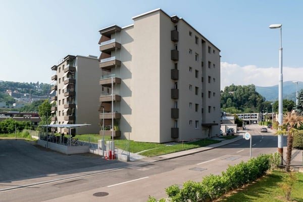 9500, Roggia, posteggio esterno 7