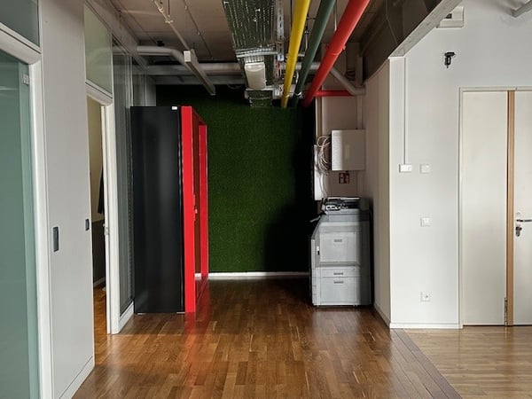 Luminoso ufficio di 116 m² in affitto presso Spazio Polus – Balerna 2