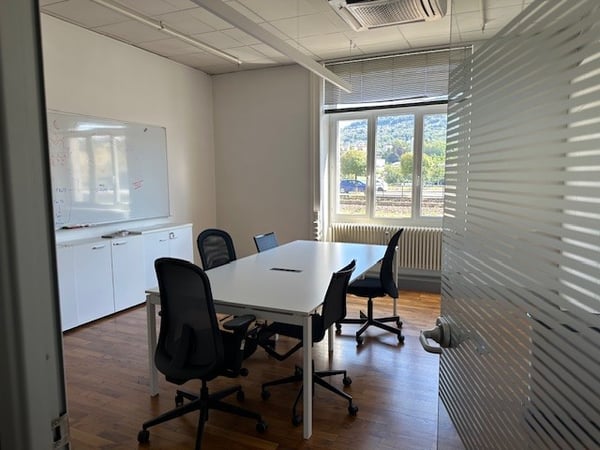 Ufficio Moderno in Affitto a Balerna – 25 m² Accessibile e Ben Connesso 6