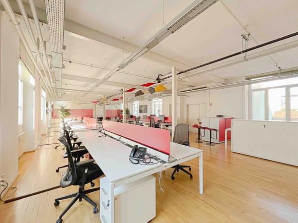 Ufficio Moderno in Affitto a Balerna – 296 m² 3