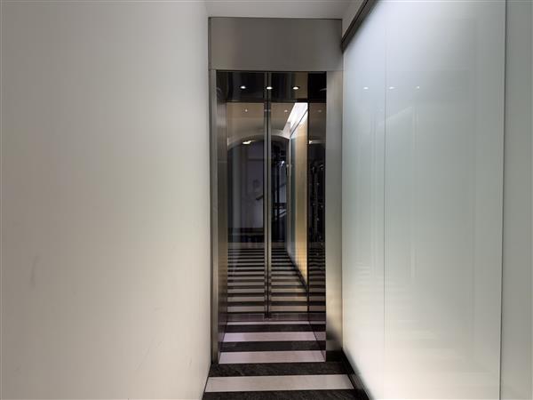 Lugano: Ufficio 2 locale 9