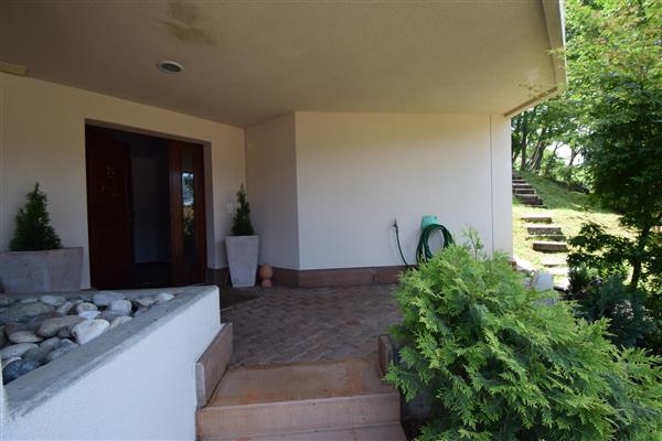 Bissone: Casa bifamiliare 7 locali 4
