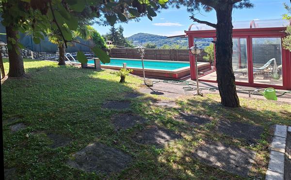 Carabbia: Casa unifamiliare 7.5 locali 10
