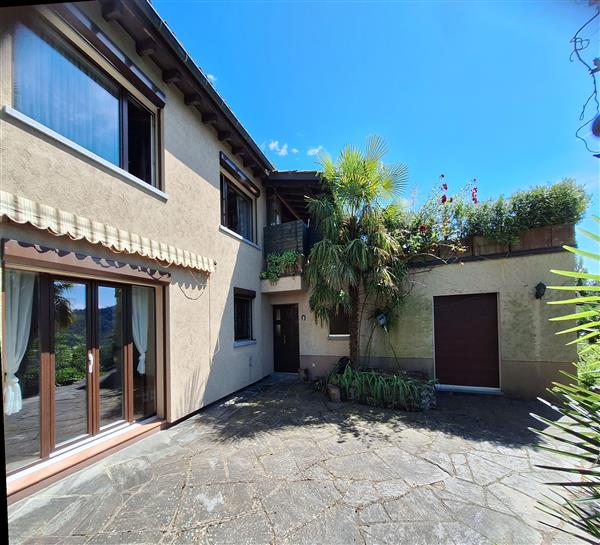 Carabbia: Casa unifamiliare 7.5 locali 2