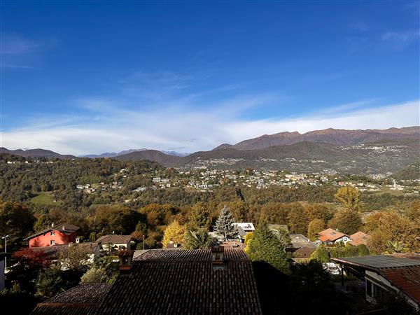 Carabbia: Casa unifamiliare 7.5 locali 9