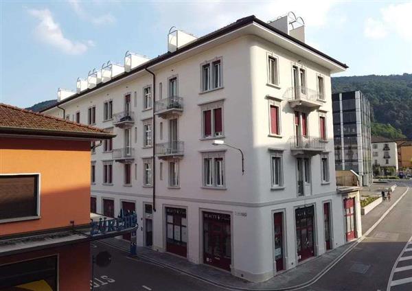 Chiasso: Palazzo a reddito 19 locali 6