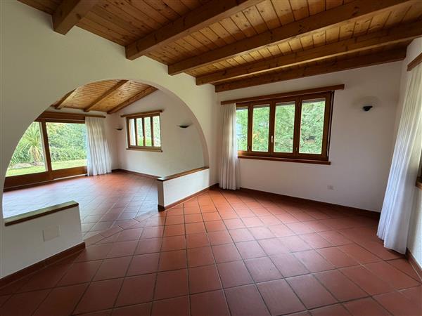 SEMIONE: Casa bifamiliare 9 locali 10