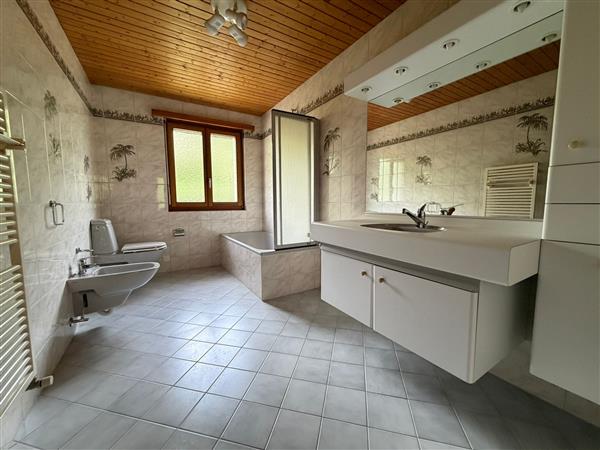 SEMIONE: Casa bifamiliare 9 locali 2