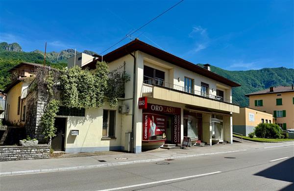 Maroggia: Palazzo a reddito 1