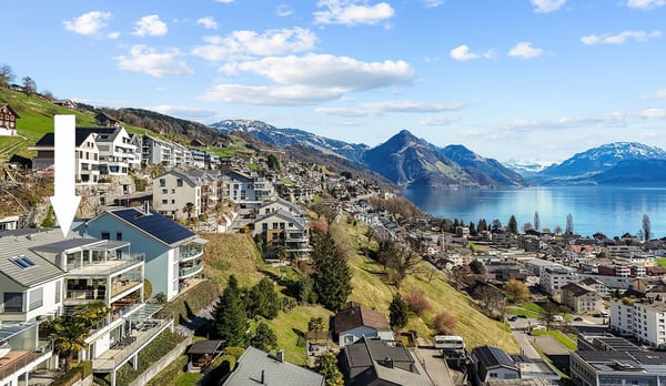 TRAUMHAFTE AUSSICHT SUCHT NEUE GENIESSER – STILVOLL RESIDIEREN ÜBER DEM SEE ***** 14