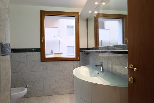 Affittasi appartamento di alto standing, lungolago Lugano al 3° piano 11