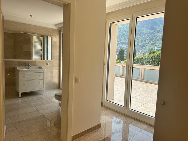 Affittasi appartamento di alto standing, lungolago Lugano al 3° Piano 13