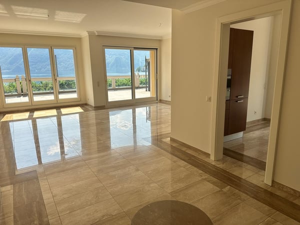 Affittasi appartamento di alto standing, lungolago Lugano al 3° Piano 10