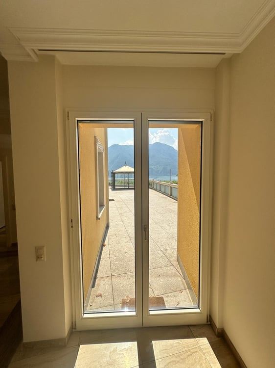 Affittasi appartamento di alto standing, lungolago Lugano al 3° Piano 10