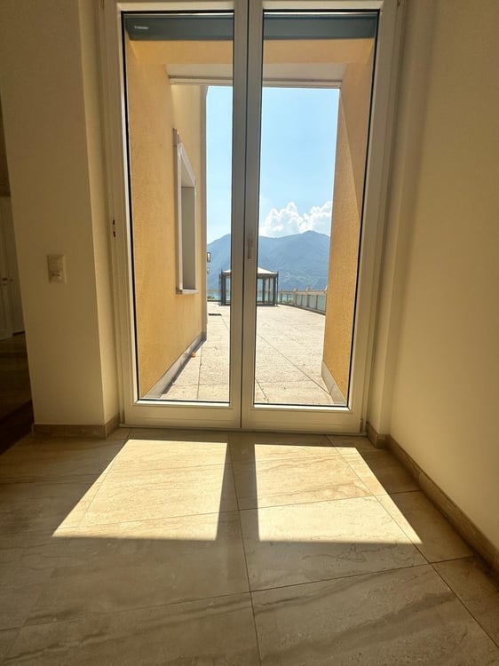 Affittasi appartamento di alto standing, lungolago Lugano al 3° Piano 23