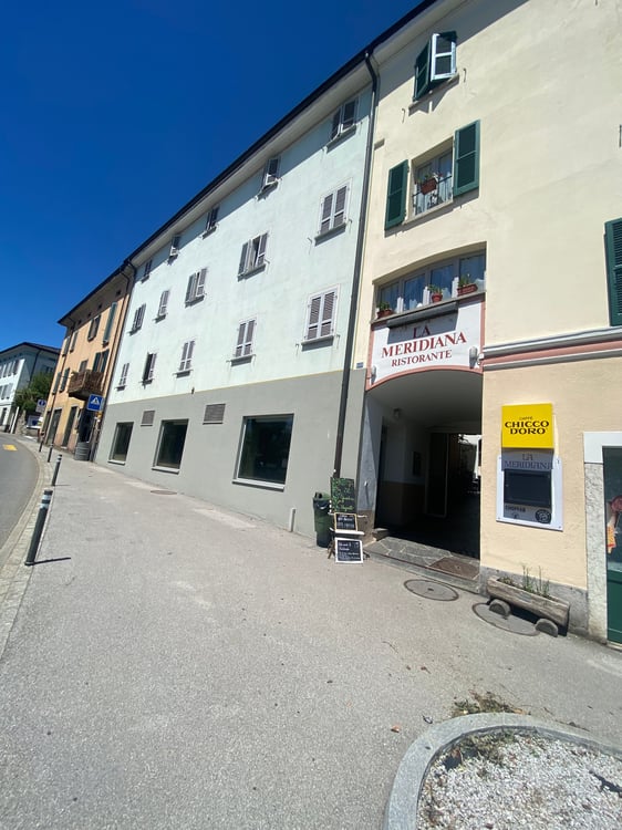 Locale Commerciale in Affitto a Balerna – Via San Gottardo 104 1