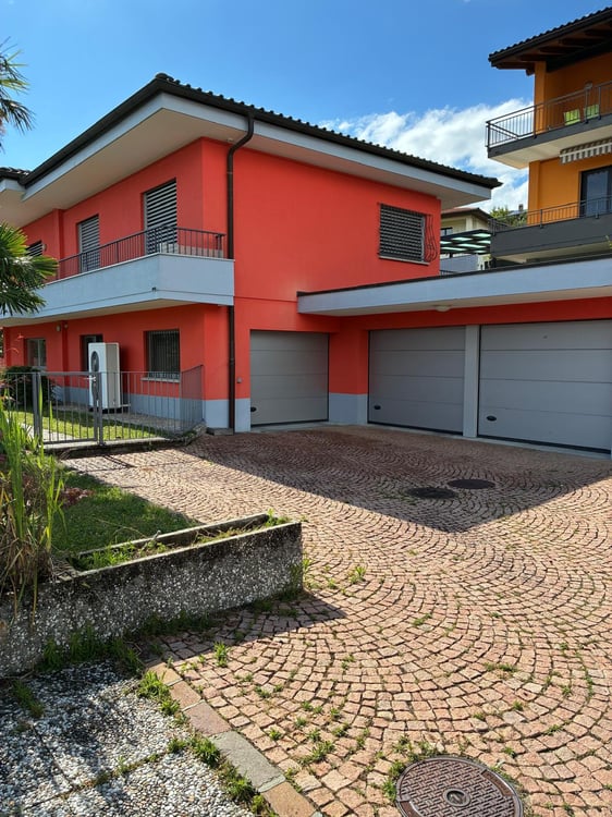 Affascinante casa unifamiliare con garage a Castel San Pietro 1
