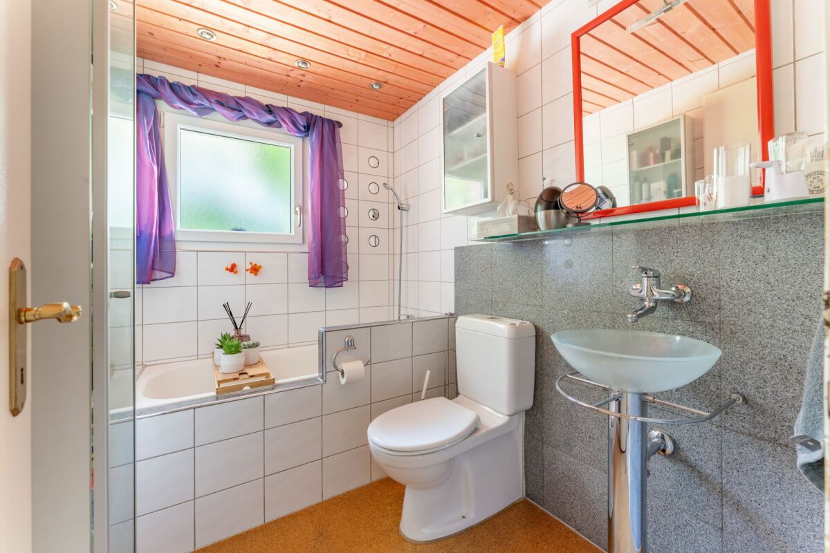 E troumhafti Wohnlag: Eifamiliehuus met Ilegerwohnig ond wonderbarem Garte