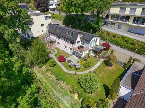 E troumhafti Wohnlag: Eifamiliehuus met Ilegerwohnig ond wonderbarem Garte 6