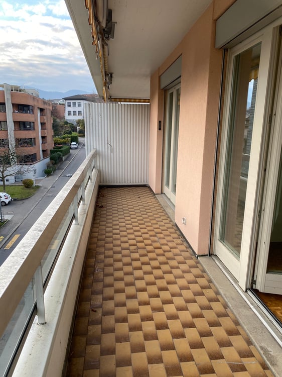 Moderno bilocale con balcone a Massagno 8