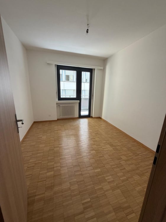 Luminoso appartamento di 4.5 locali con balcone a Lugano – Disponibile subito 4