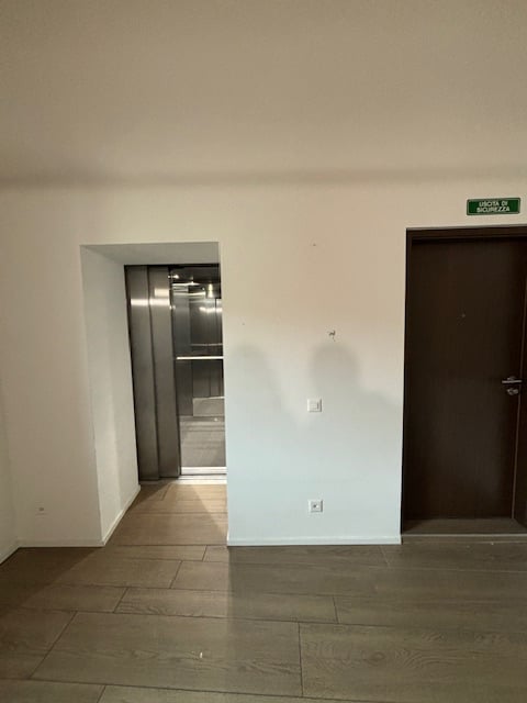 Spazio commerciale moderno di 1 locali a Chiasso con aria condizionata 3