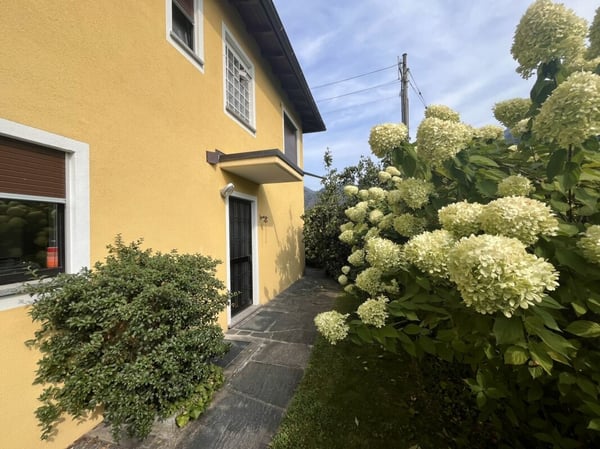 LOSONE - CASA BIFAMILIARE CON GRANDE GIARDINO 16