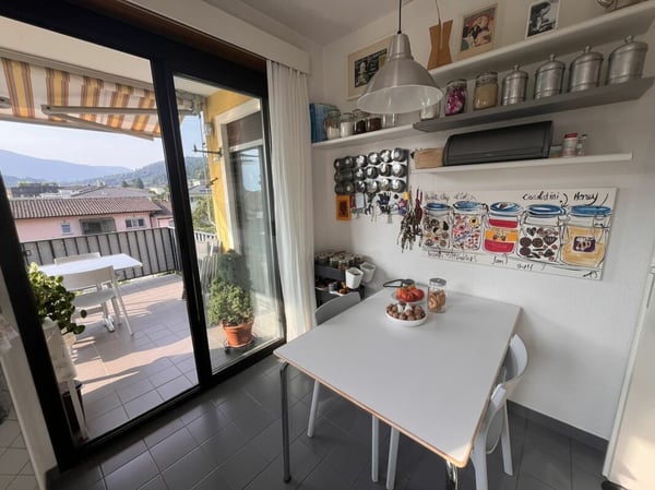 LOSONE - CASA BIFAMILIARE CON GRANDE GIARDINO 10