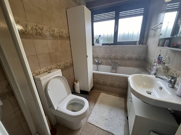 LOSONE - CASA BIFAMILIARE CON GRANDE GIARDINO 24