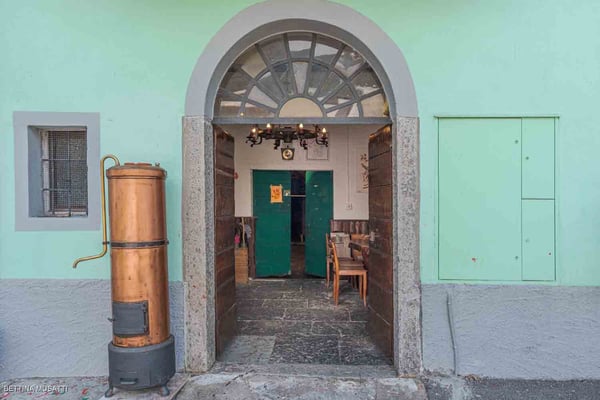 CAPOLAGO – TRADITIONELLES HAUS MIT WEINKELLER: TRADITION UND ERHOLUNG 10