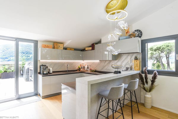 VACALLO – ATTICO ESCLUSIVO CON TERRAZZE PANORAMICHE E JACUZZI IN POSIZIONE PRESTIGIOSA 4