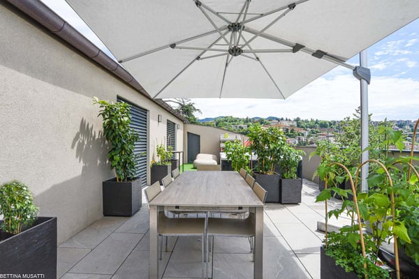 VACALLO – ATTICO ESCLUSIVO CON TERRAZZE PANORAMICHE E JACUZZI IN POSIZIONE PRESTIGIOSA 2