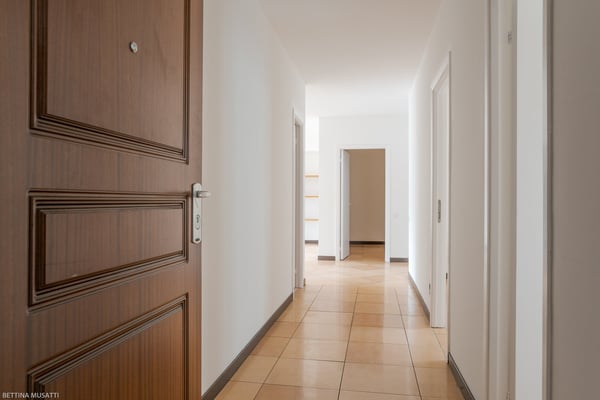 CHIASSO ZENTRUM – 1.5 LOKALE IN DER CORSO SAN GOTTARDO ZU VERMIETEN 2
