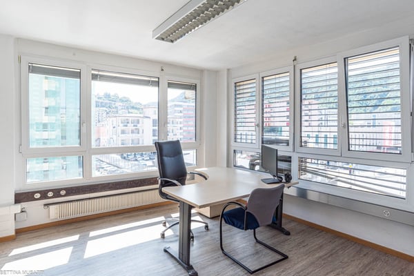 CHIASSO – AMPIO OPEN SPACE ARREDATO IN POSIZIONE STRATEGICA 4