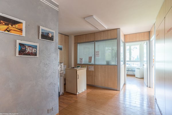 CHIASSO – AMPIO OPEN SPACE ARREDATO IN POSIZIONE STRATEGICA 6