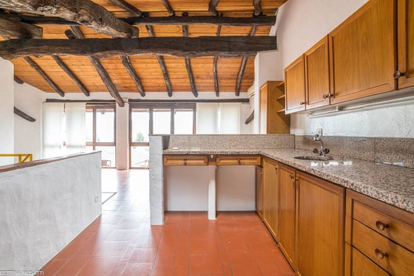 RANCATE – AFFASCINANTE CASA CON LOGGIA E VISTA PANORAMICA 5