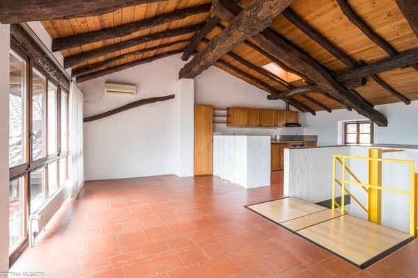 RANCATE – AFFASCINANTE CASA CON LOGGIA E VISTA PANORAMICA 3