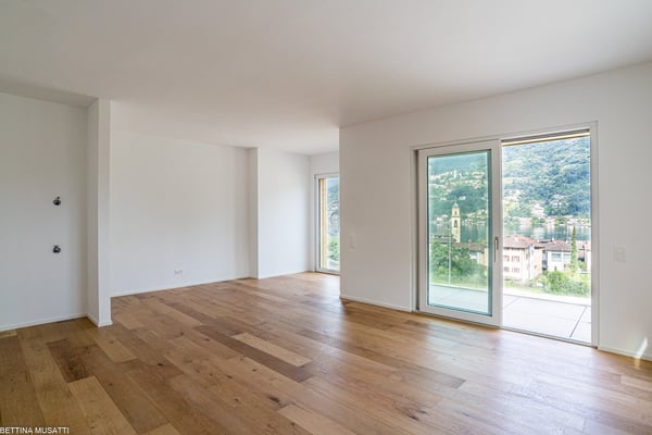 BRUSINO ARSIZIO – ATTICO VISTA LAGO, CHARME, PRIVACY E POSSIBILITA’ DI GIARDINO PRIVATO 2