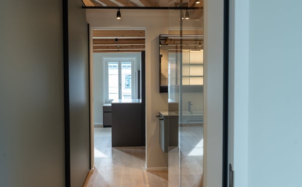 Exklusive 3.5-Zimmer-Dachwohnung im Rosengarten – Historischer Charme trifft modernes Design 5