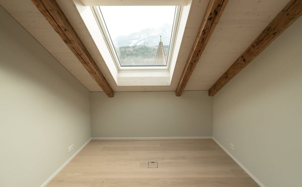 Exklusive 3.5-Zimmer-Dachwohnung im Rosengarten – Historischer Charme trifft modernes Design 9