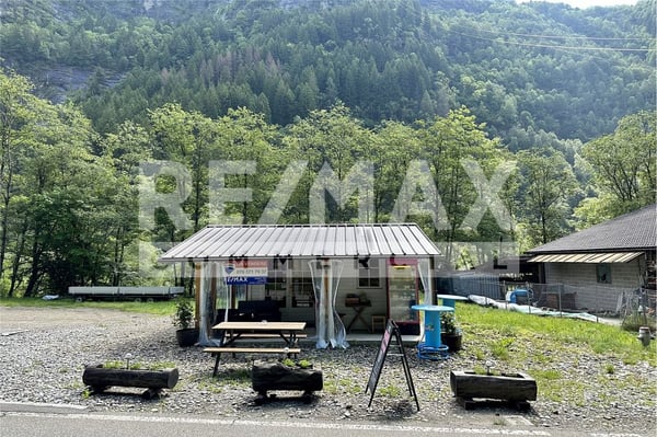 Spazio commerciale in vendita nella bella Val Calanca 2
