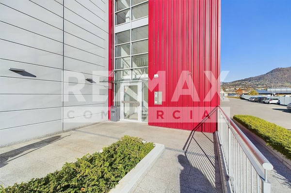 Moderno spazio commerciale modulabile in zona industriale 1