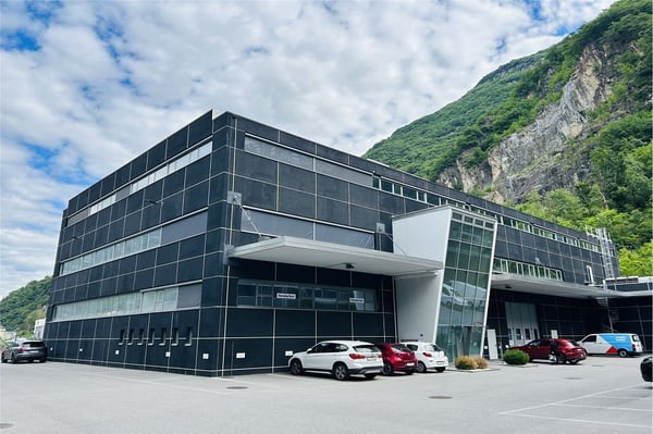 In vendita: Ampio spazio commerciale al centro CAST-CASTIONE 1